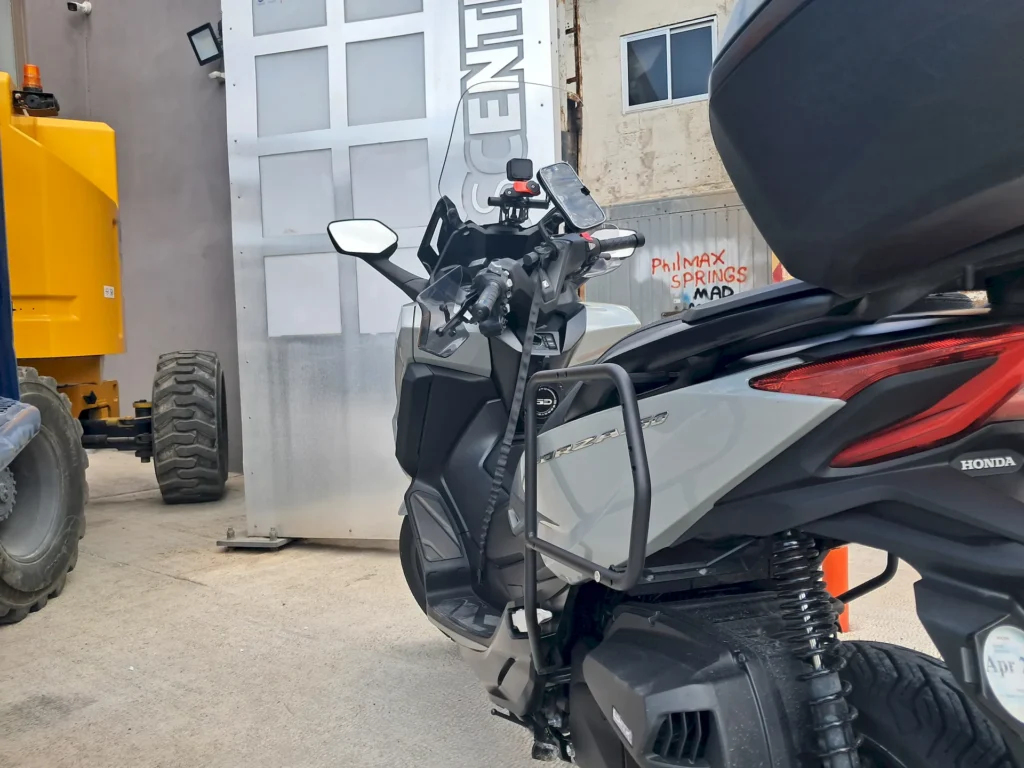 Side-panniers-for-Honda-Forza-300-350-scooters -069