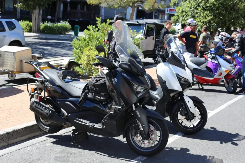 side-panniers-yamaha-xmax-