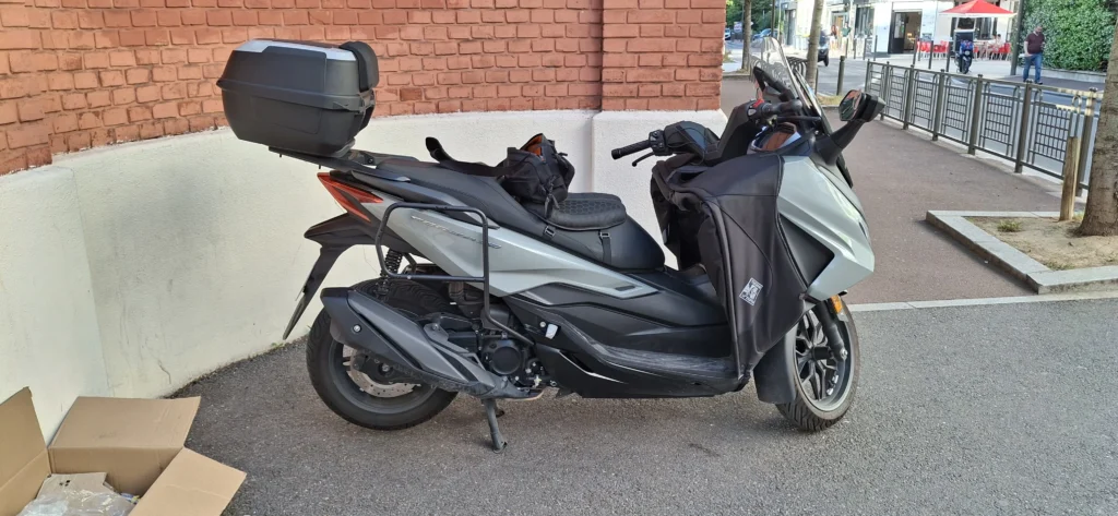 Side-panniers-racks-for-Honda-Forza-300-350-scooters