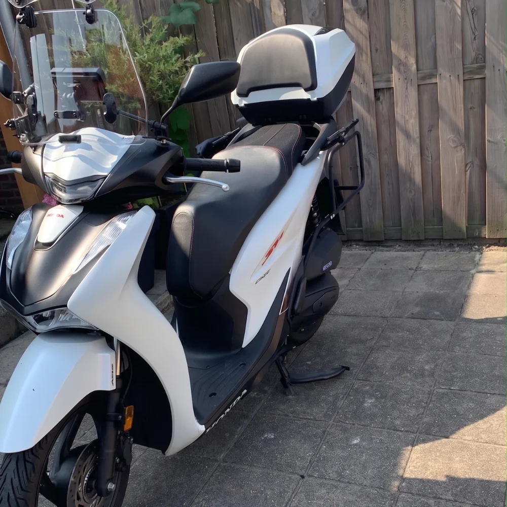 Stelaże boczne do <b>HONDA SH125 / SH150</b> (2021->) - obrazek 2